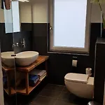 Stadtnahe Mit Garten Und Parkplatz Апартаменты *