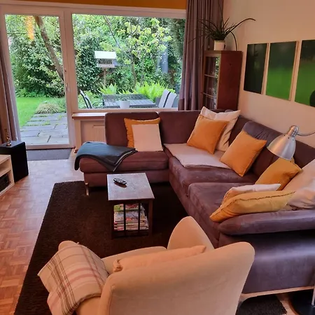 Stadtnahe Mit Garten Und Parkplatz