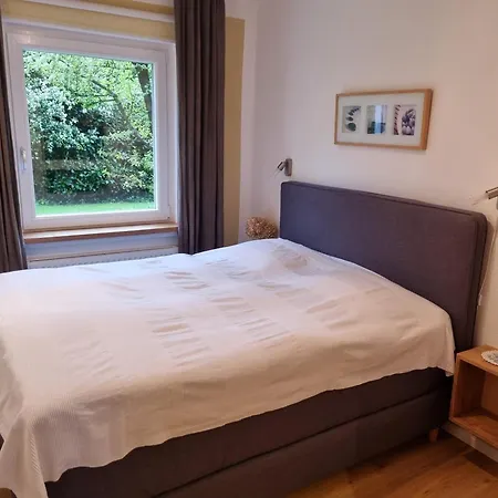 Stadtnahe Mit Garten Und Parkplatz Апартаменты